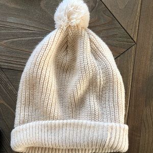 Aritzia beanie with puff!